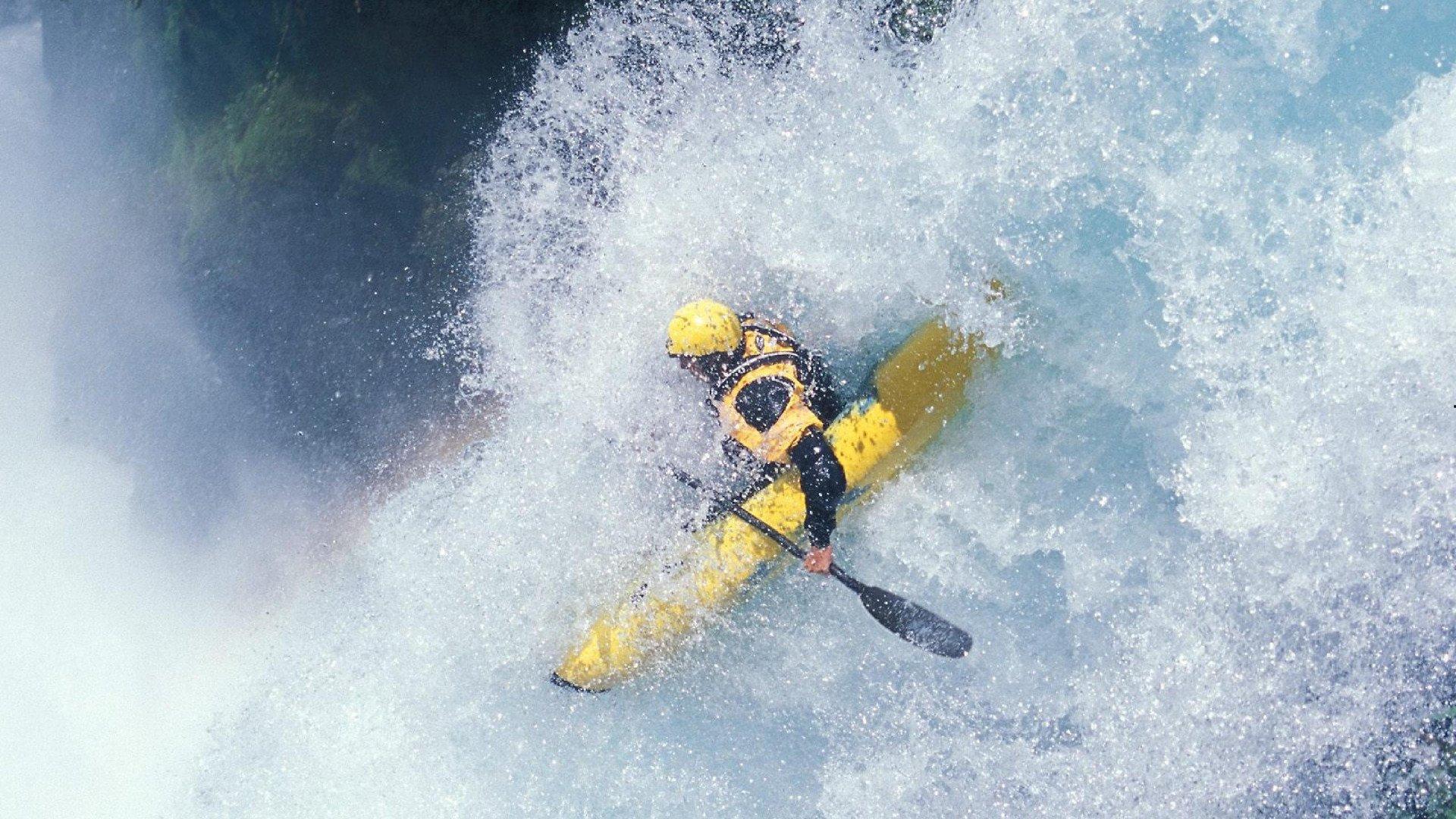 国足战日本前最后一练藏玄机 橄榄球战术演练引关注