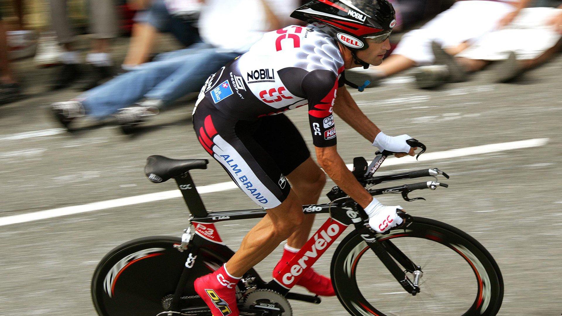 周琦近照曝光，家庭生活幸福美满，娇妻爱子相伴，事业财富双丰收